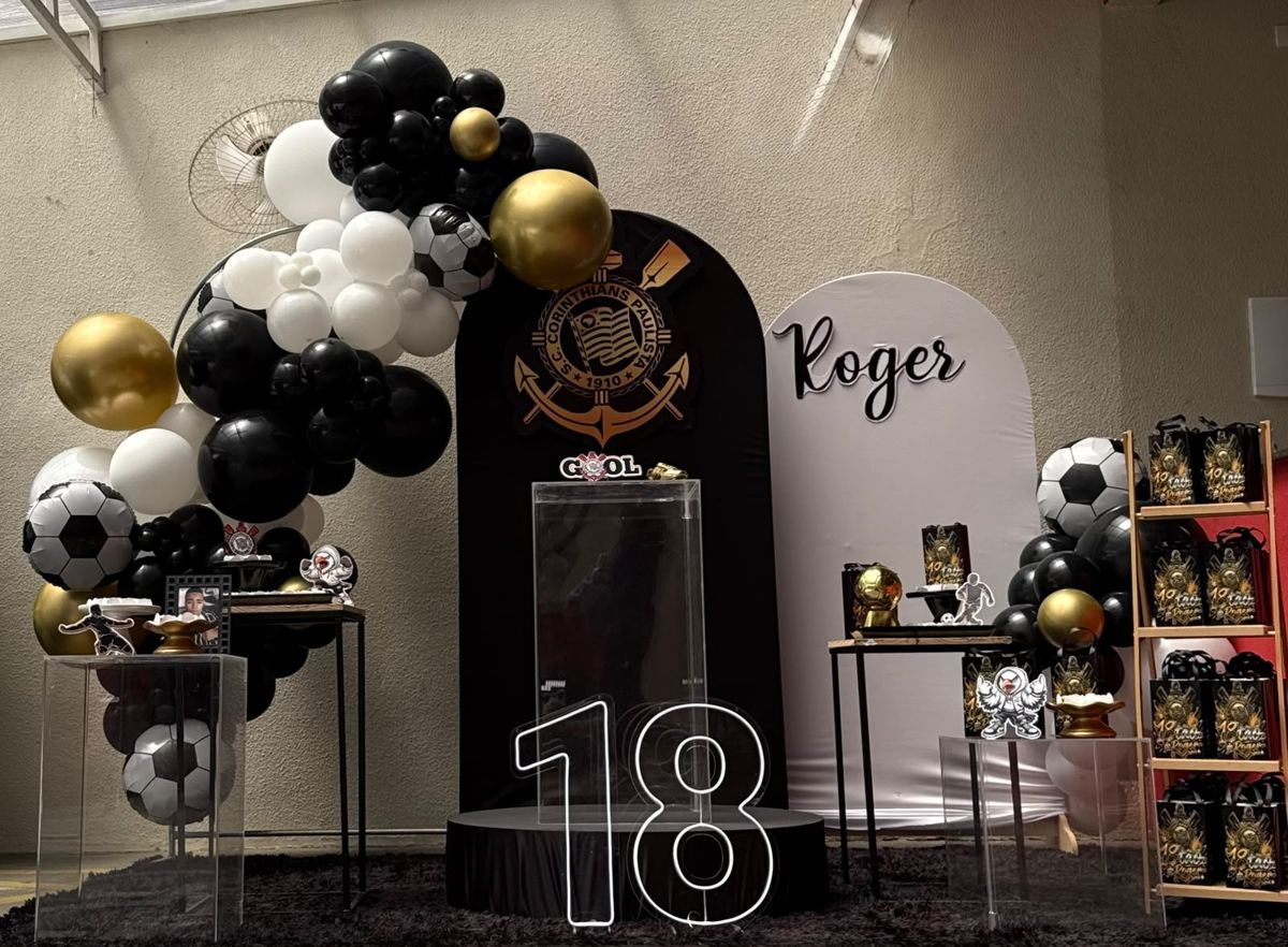 Aniversário de 18 anos tema Corinthians em preto, branco e dourado