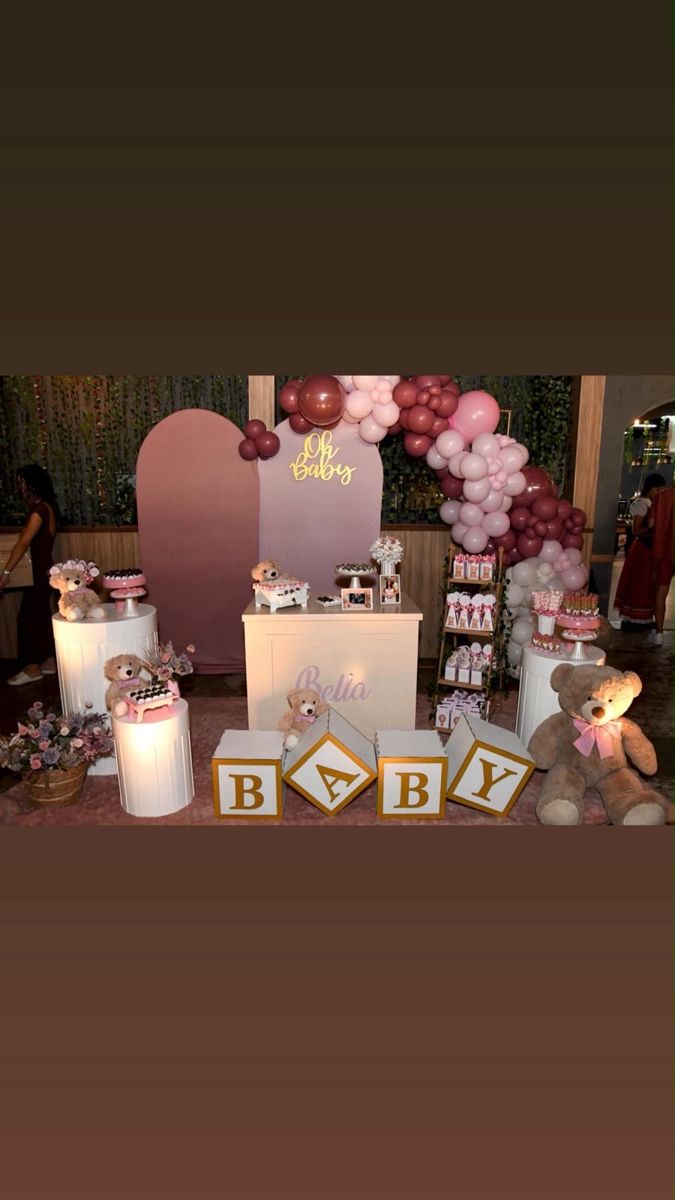 Chá de bebê rosé com blocos BABY e ursinho — foto 1